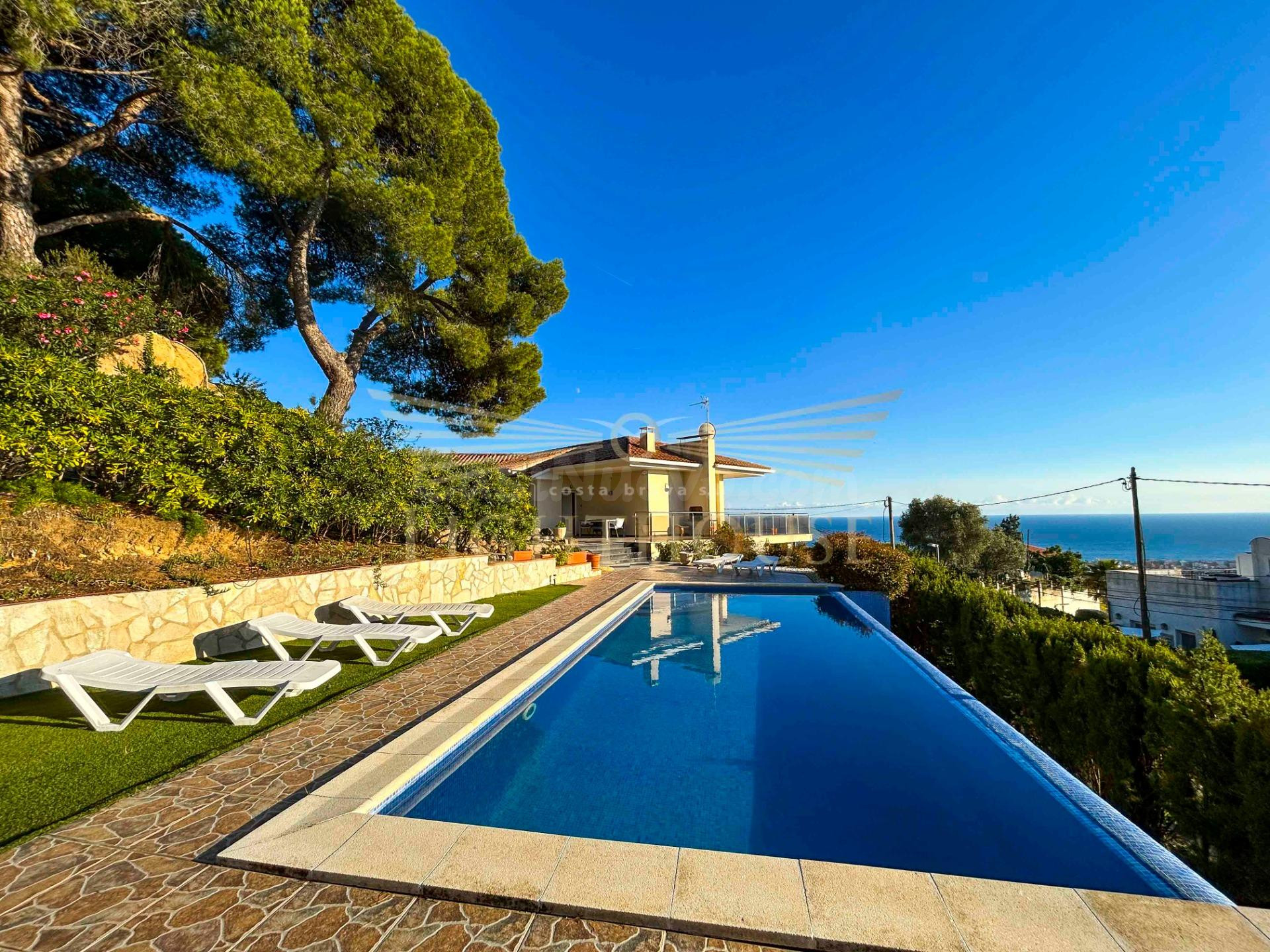 Maravillosa villa con vistas al mar.
