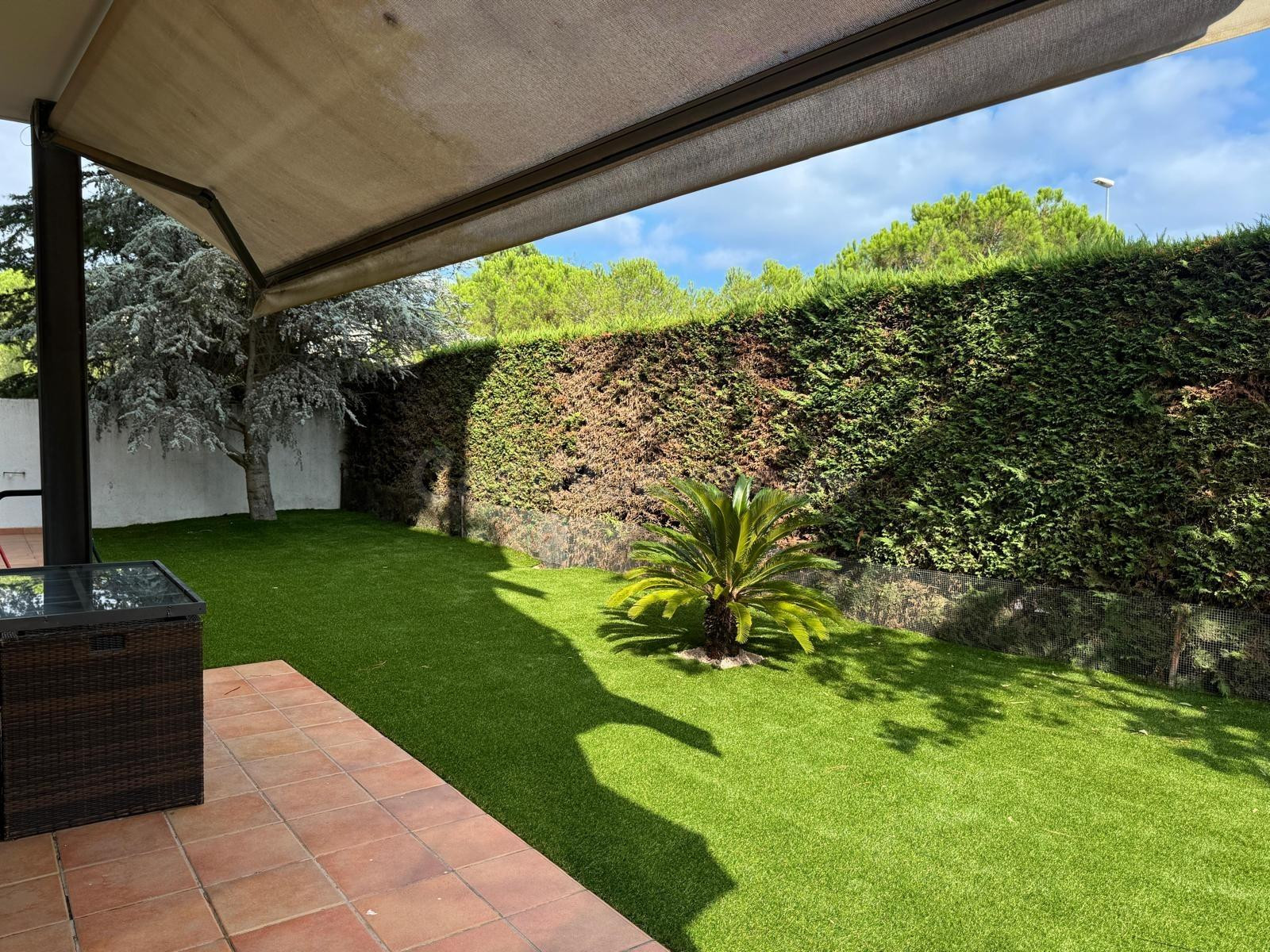 Planta baja con licencia turística y gran terraza privada en - foto 2