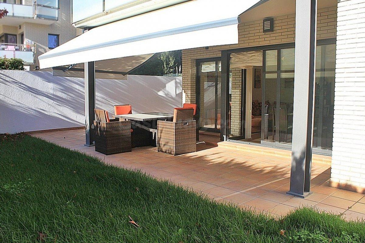Planta baja con licencia turística y gran terraza privada en - foto 3