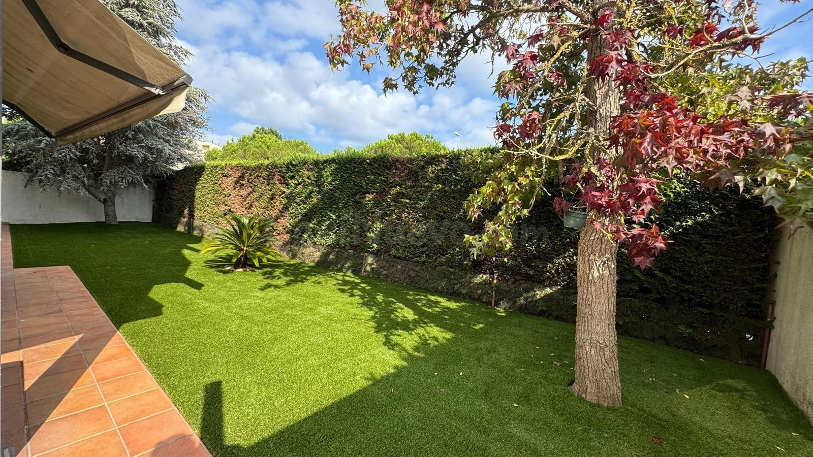 Planta baja con licencia turística y gran terraza privada en - foto 4