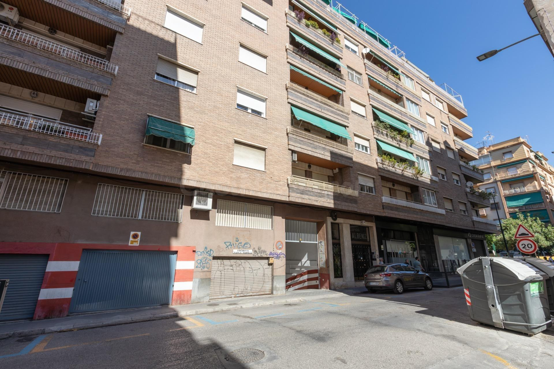 Plaza de garaje junto calle Alhamar