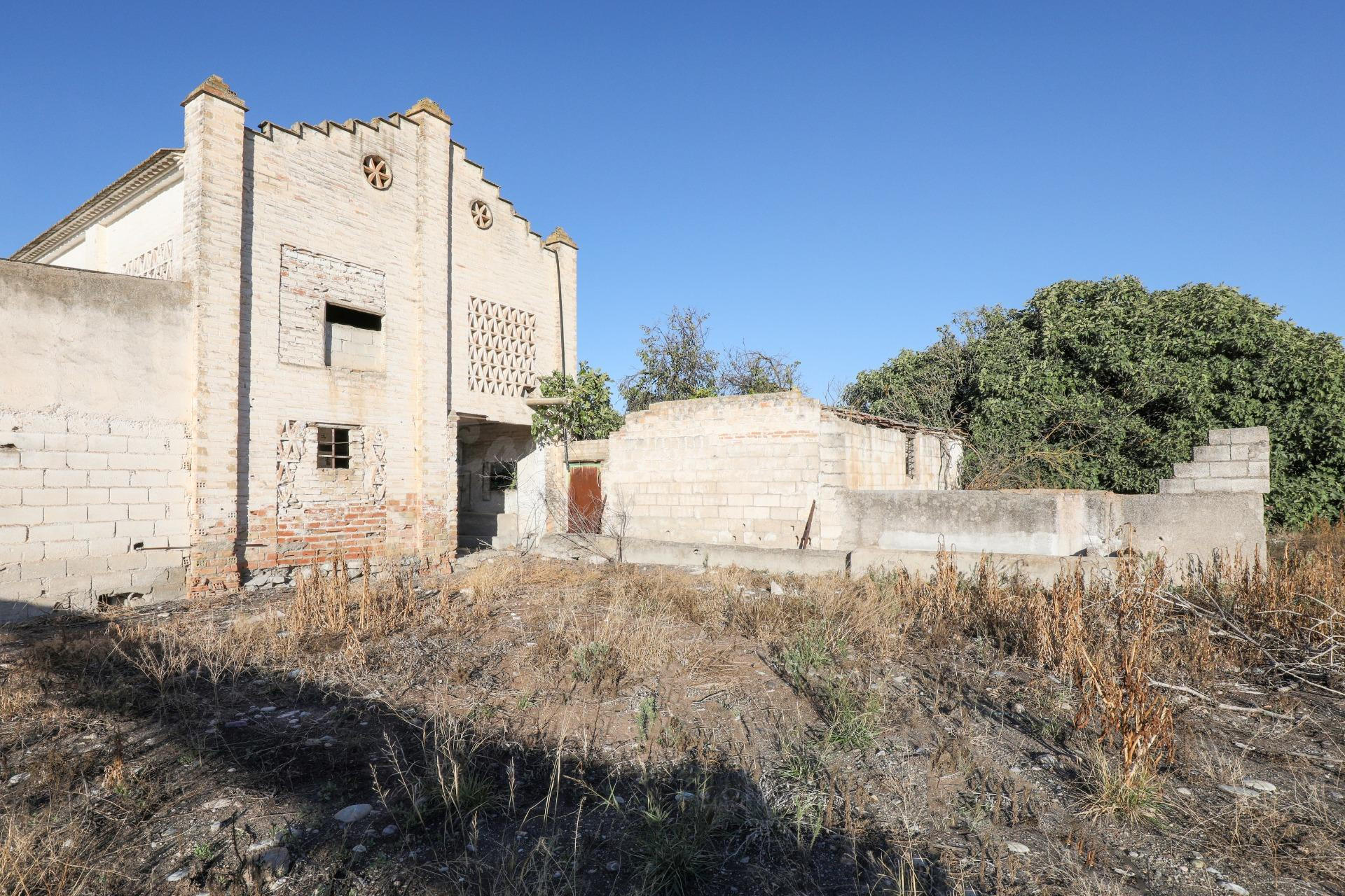 Gran finca Rústica y Urbana de 23.000 metros y construcción de 326 metros cuadrados en Fuente Vaqueros
