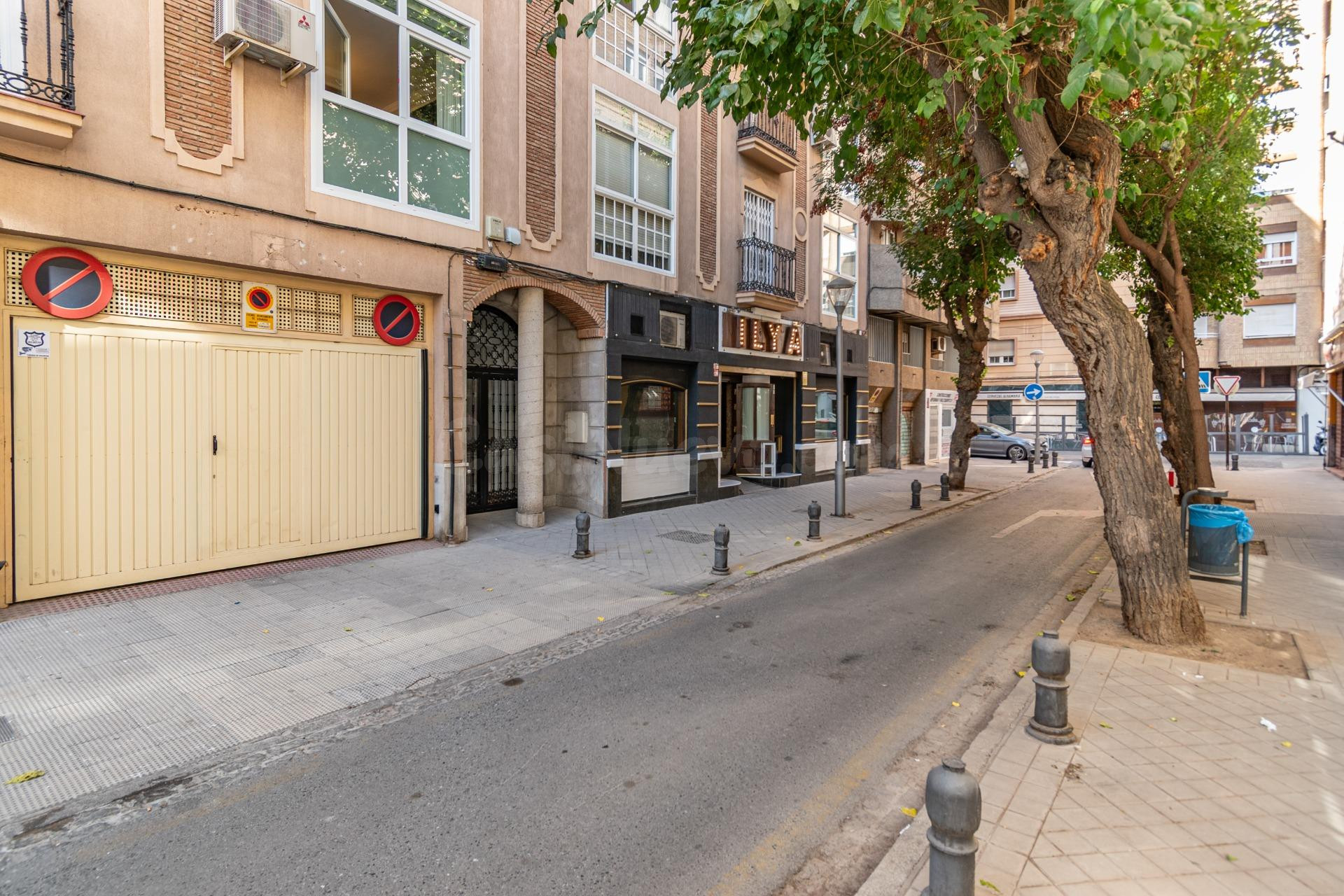 Plaza de garaje junto Alhamar