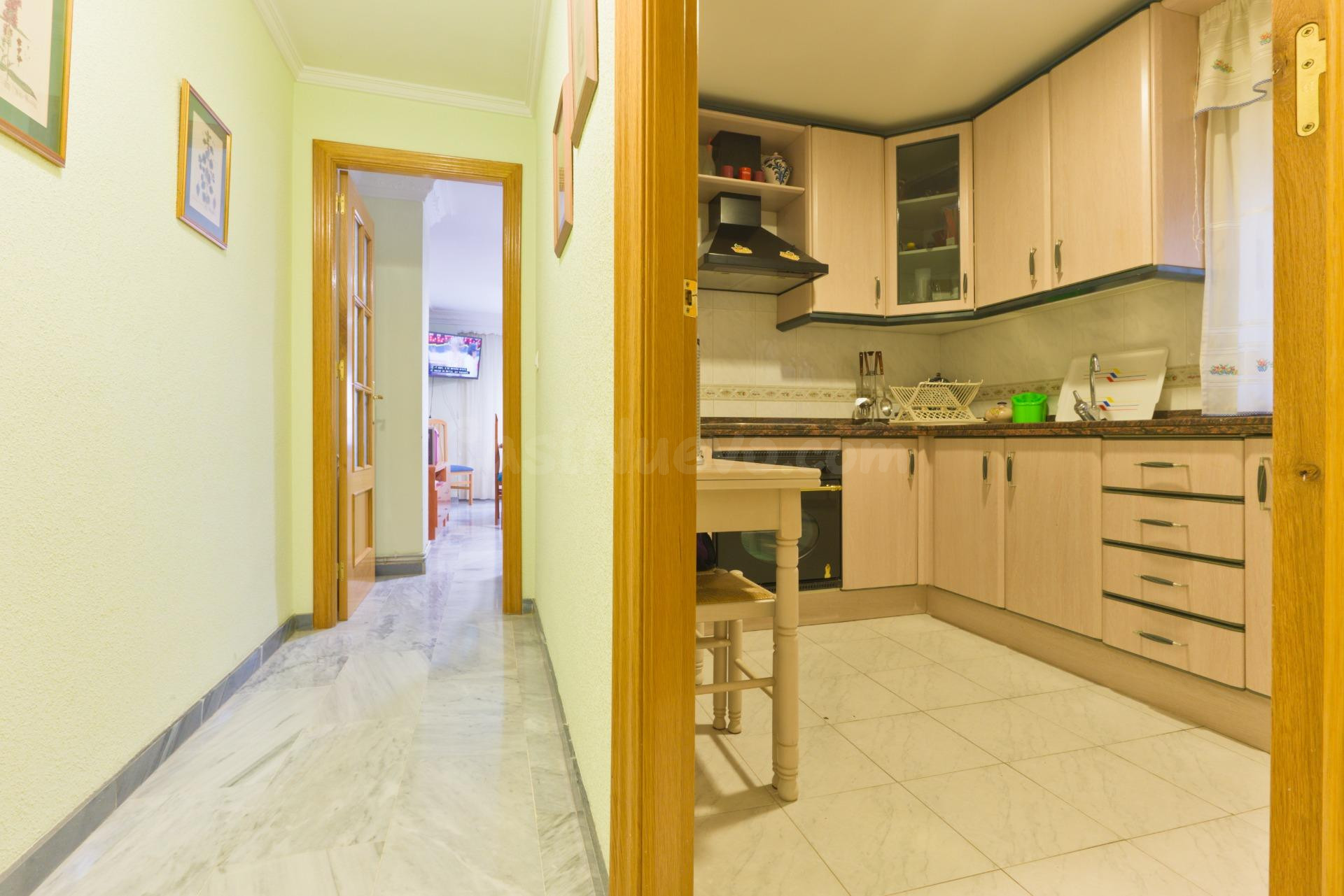 Acogedor Piso de 3 Dormitorios en La Zubia con Gran Patio - foto 5