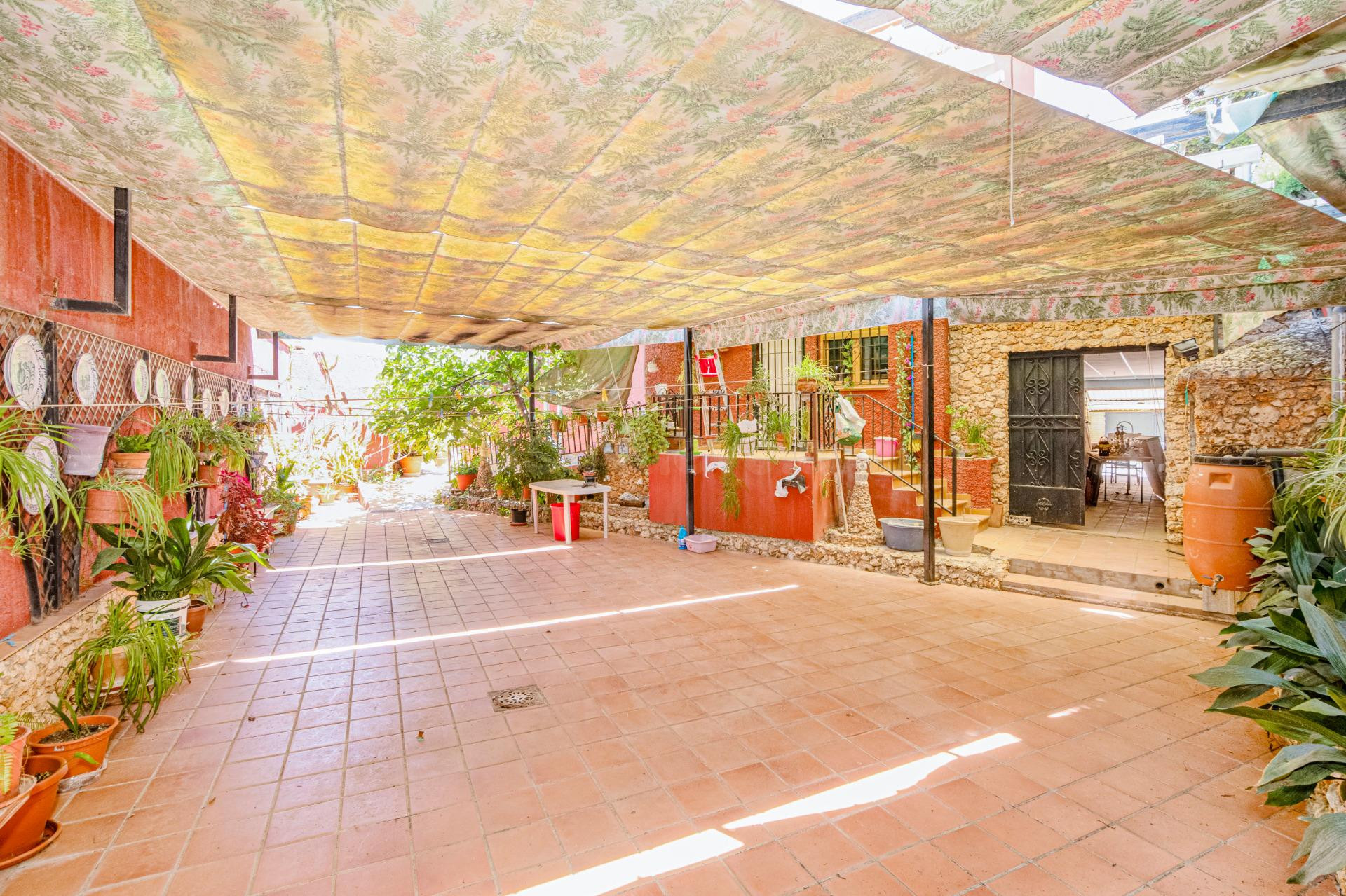 Chalet independiente Ogijares junto al centro de salud