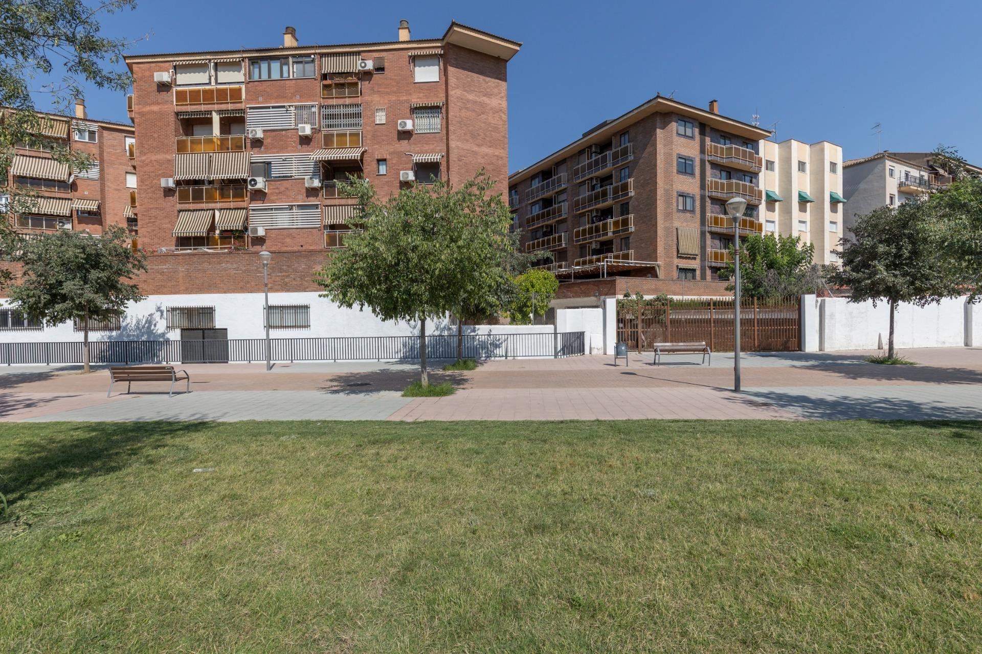 Amplia vivienda de 3 dormitorios junto al metro en la zona de Villarejo