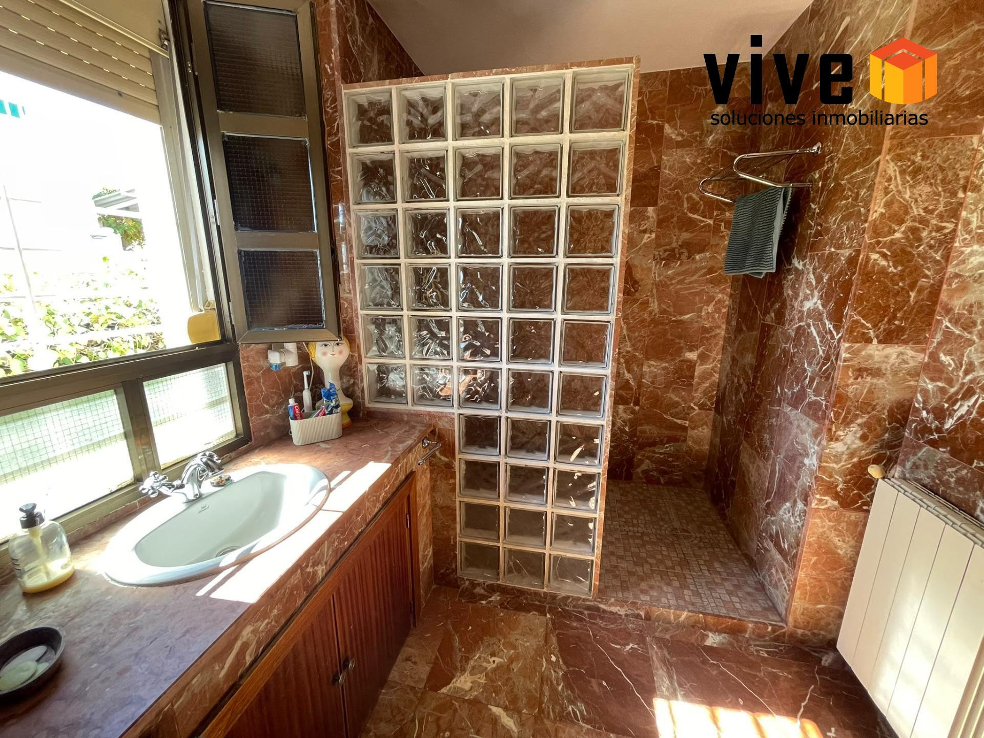 ESPECTACULAR CHALET INDEPENDIENTE CON PISCINA Y SALÓN DE DOB - foto 5