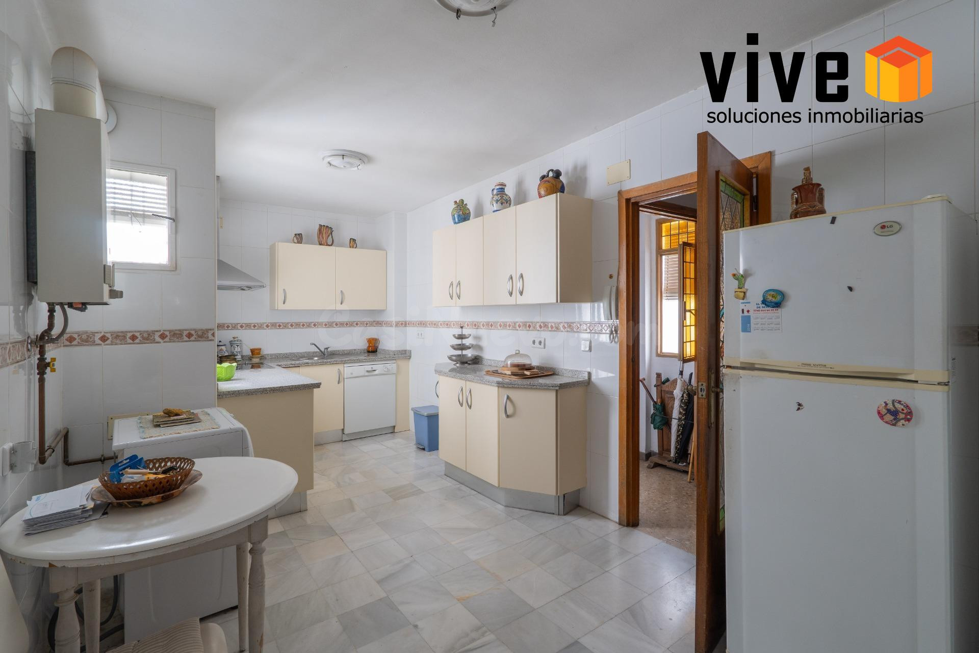 Impresionante Piso en el Corazón de Sevilla con Garaje y Tra - foto 3