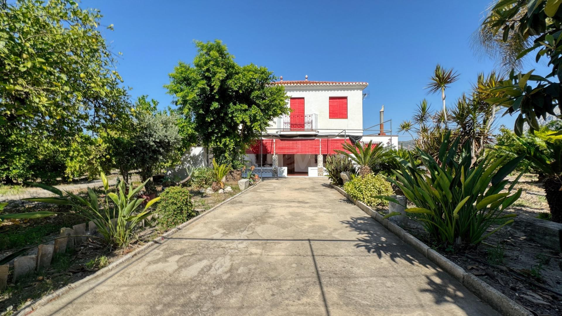 Encantadora casa de campo en Pego con amplio terreno y excelente ubicación