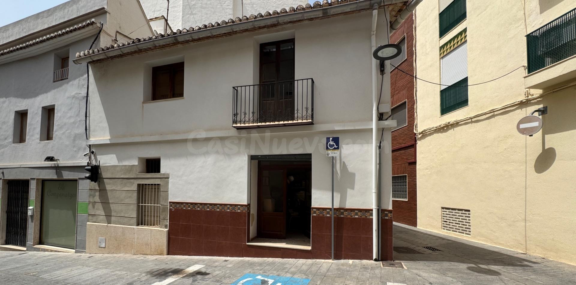 Casa de pueblo con gran potencial en el corazón de Pego