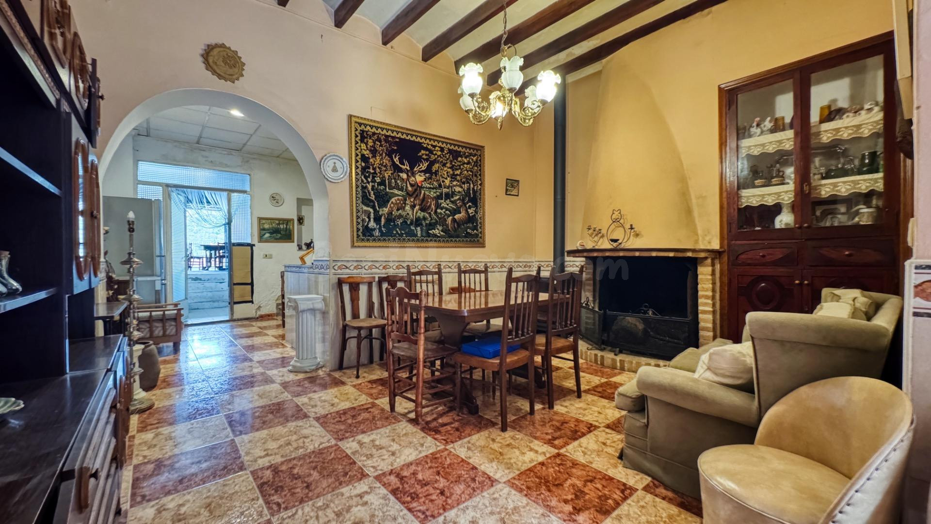 CASA DE PUEBLO CON ENCANTO Y VISTAS AL CASTILLO DE BENIRRAMA - foto 2