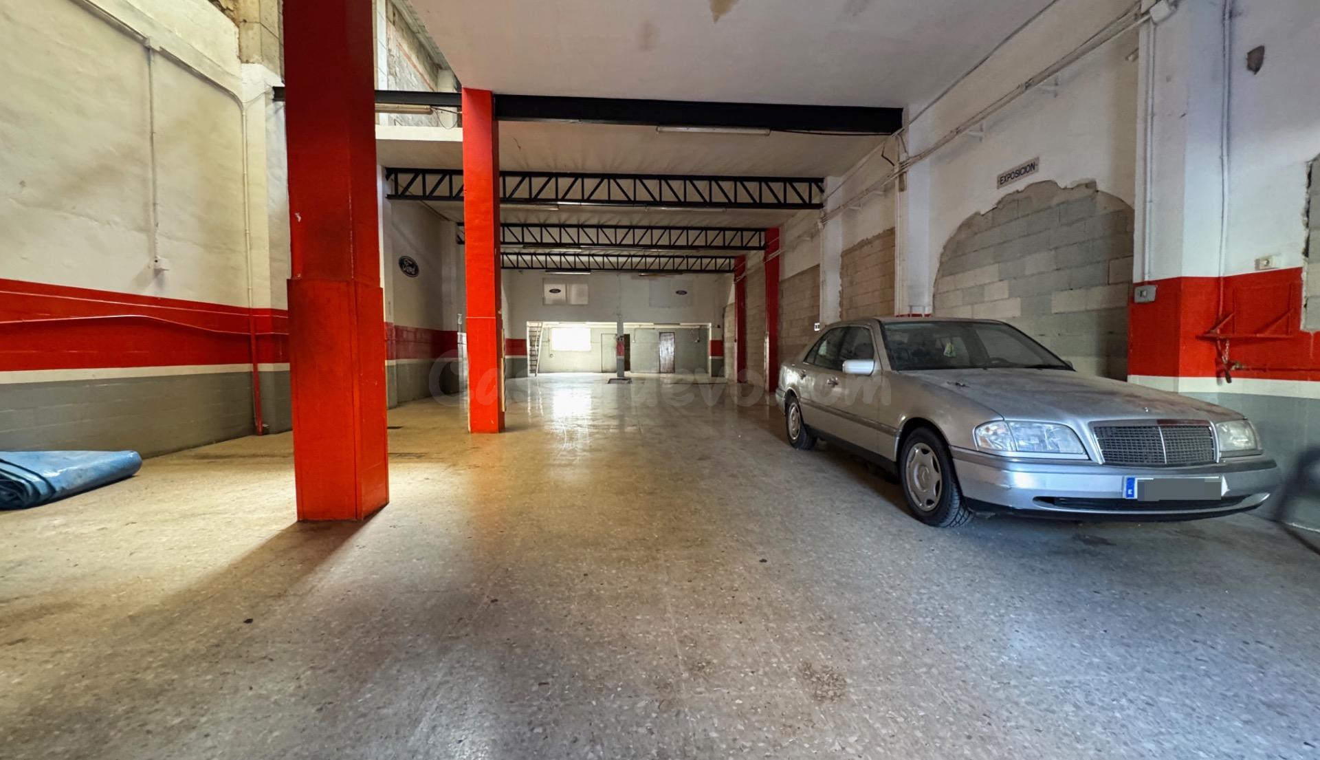 GRAN LOCAL EN PEGO CON MÚLTIPLES POSIBILIDADES — 562 m2 + PATIO Y HUERTO