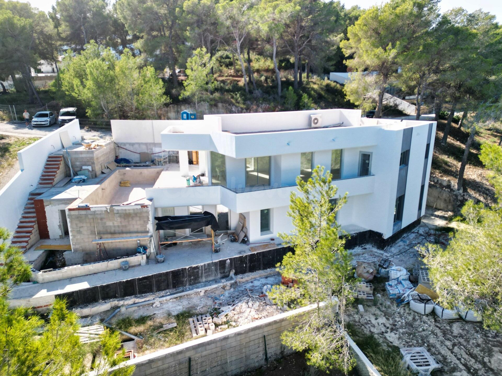 Villa de obra nueva en entorno natural y tranquilo