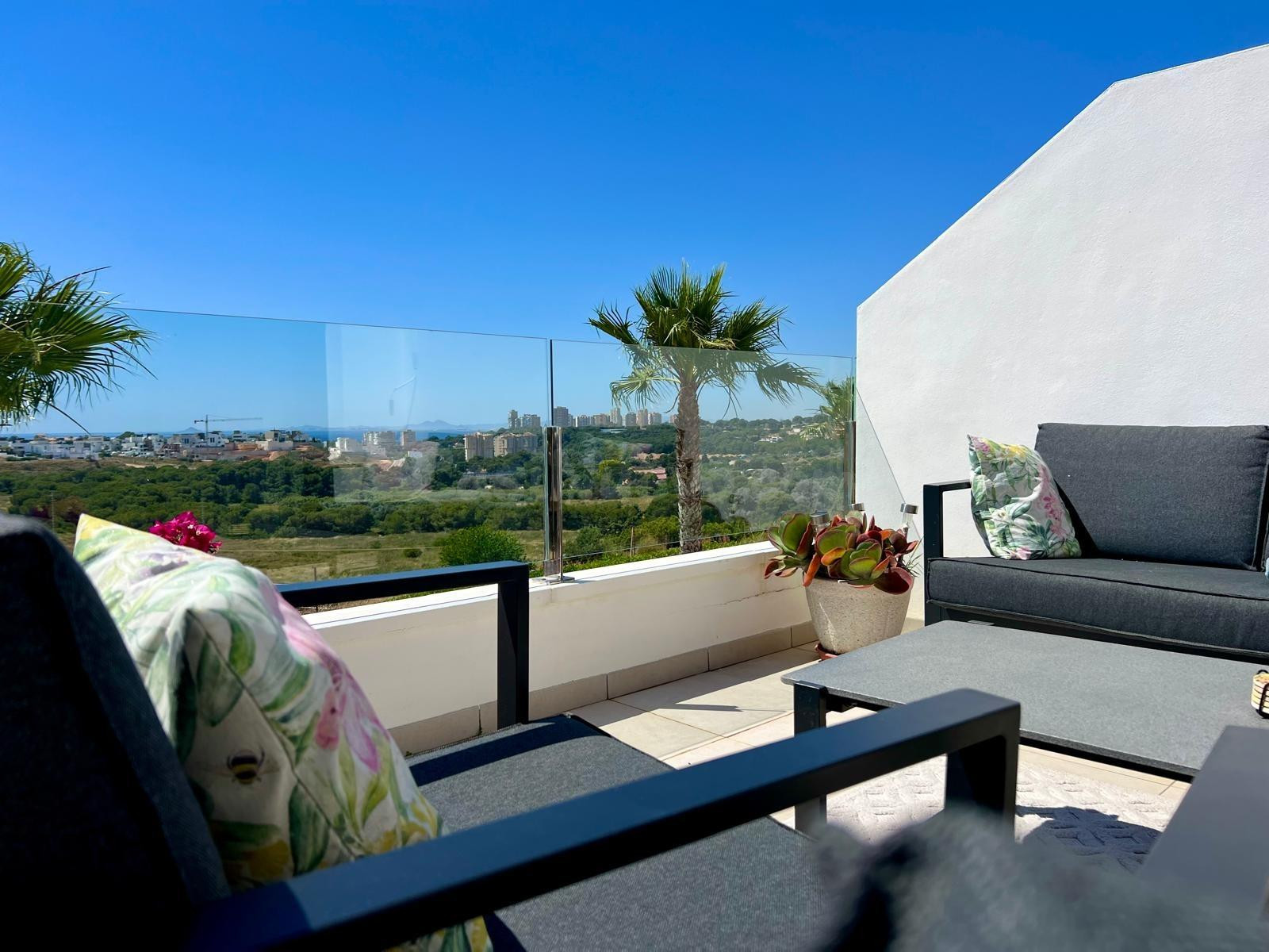 Moderna vivienda pareada en exclusiva urbanización – Lomas de Cabo Roig (Tabora)