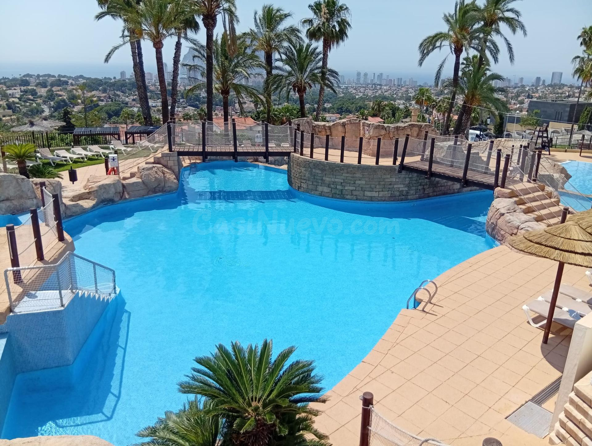 Bungalow de 60 m2, 1 Habitación con impresionantes vistas al mar, al Peñón de Ifach y acceso a 7 piscinas en Calpe