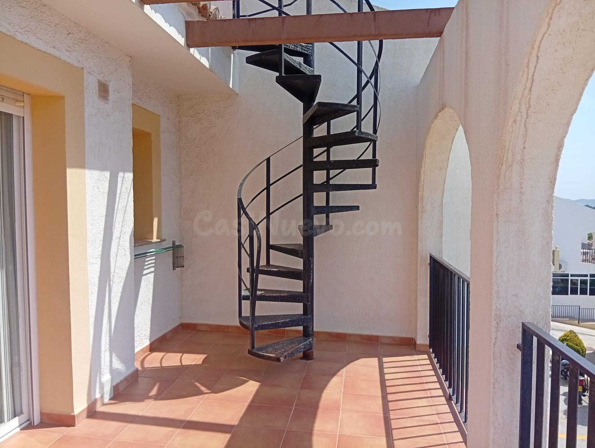 Bungalow planta baja con solárium y garaje | Ideal para fami - foto 2