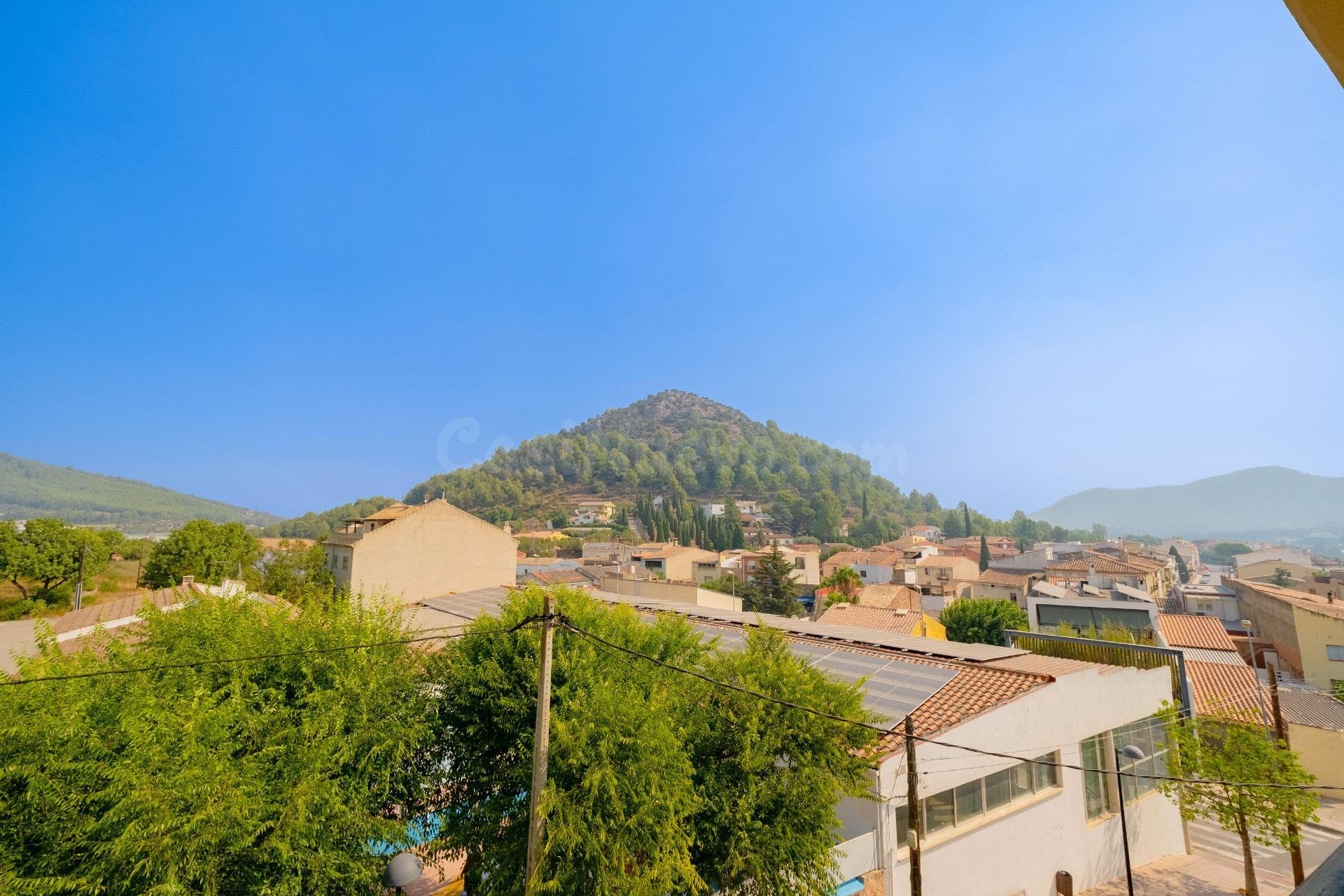 ADOSADO DE 194 M2 CON TERRAZA, VISTAS Y GARAJE PRIVADO