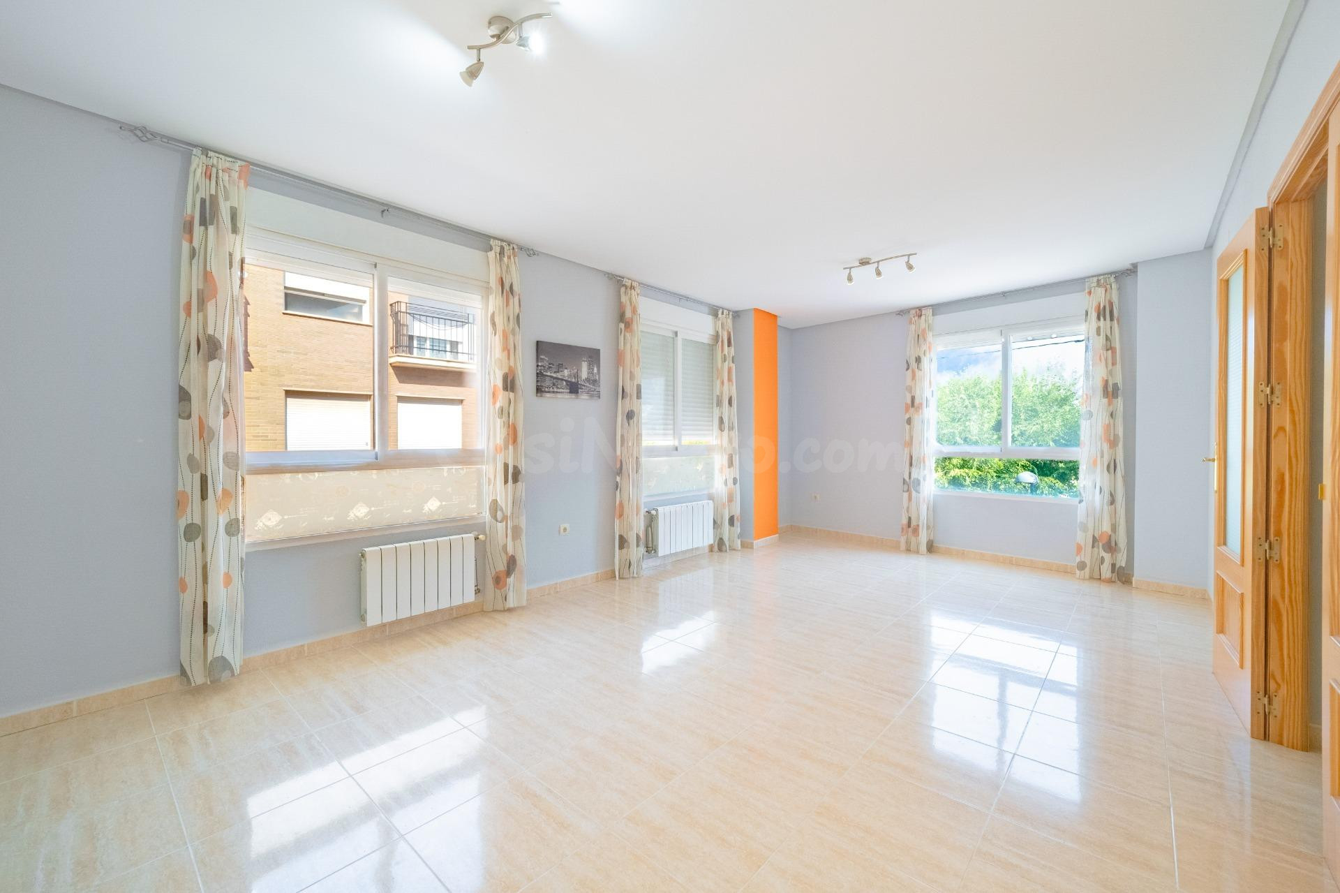 ADOSADO DE 194 M2 CON TERRAZA, VISTAS Y GARAJE PRIVADO - foto 2