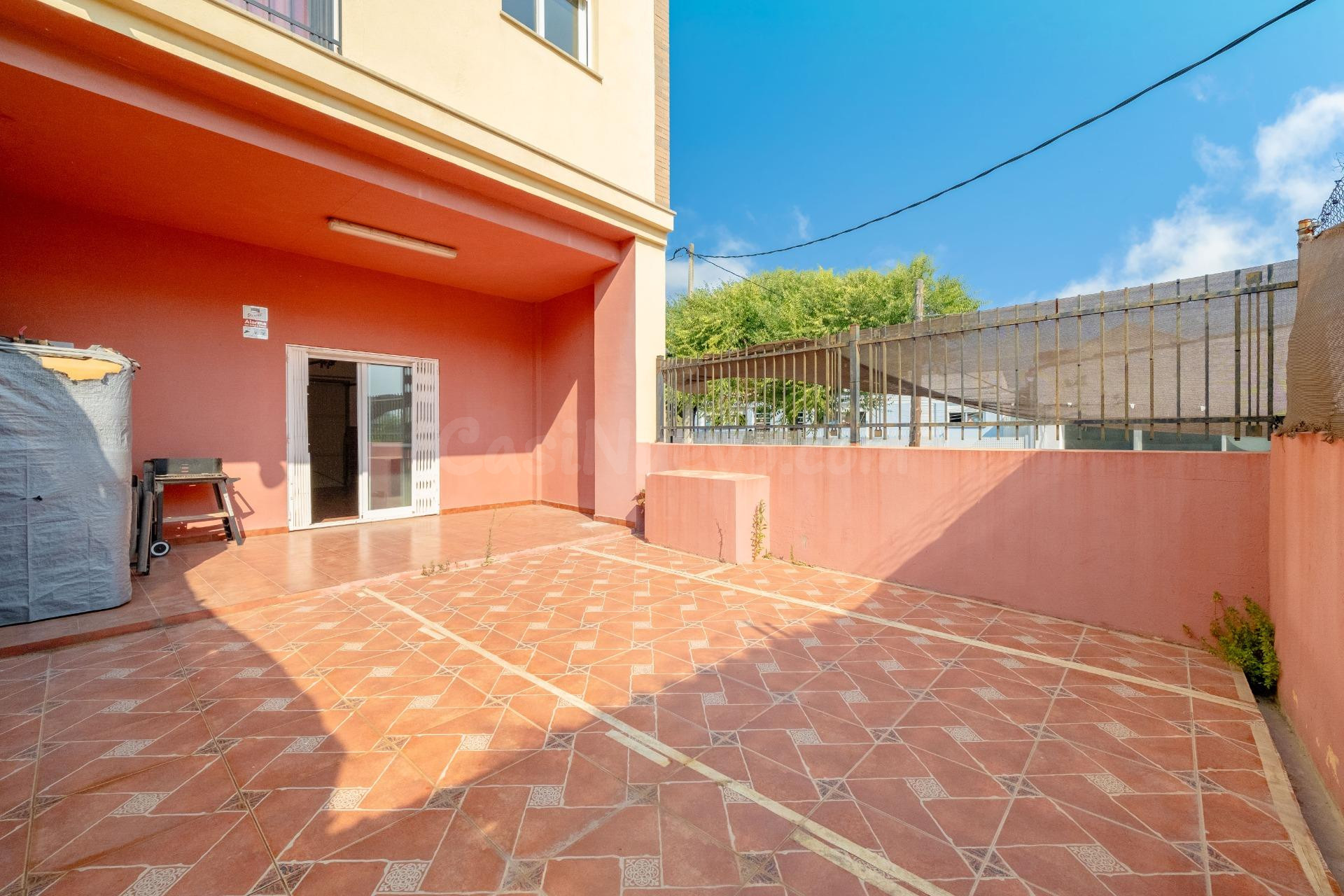 ADOSADO DE 194 M2 CON TERRAZA, VISTAS Y GARAJE PRIVADO - foto 3