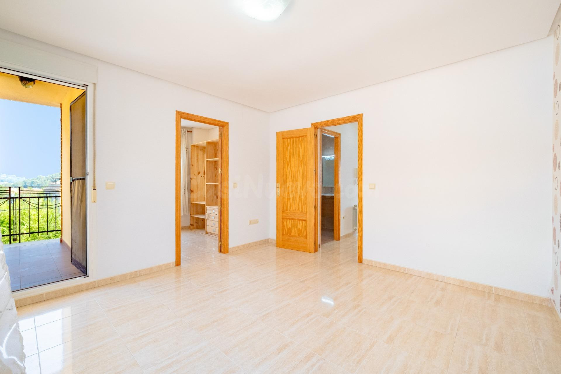 ADOSADO DE 194 M2 CON TERRAZA, VISTAS Y GARAJE PRIVADO - foto 5