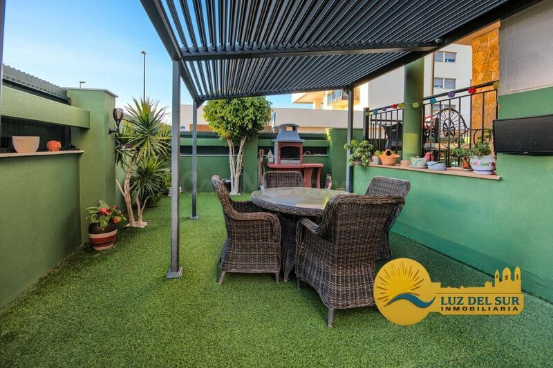 GRAN CHALET ADOSADO EN ZONA INMEJORABLE