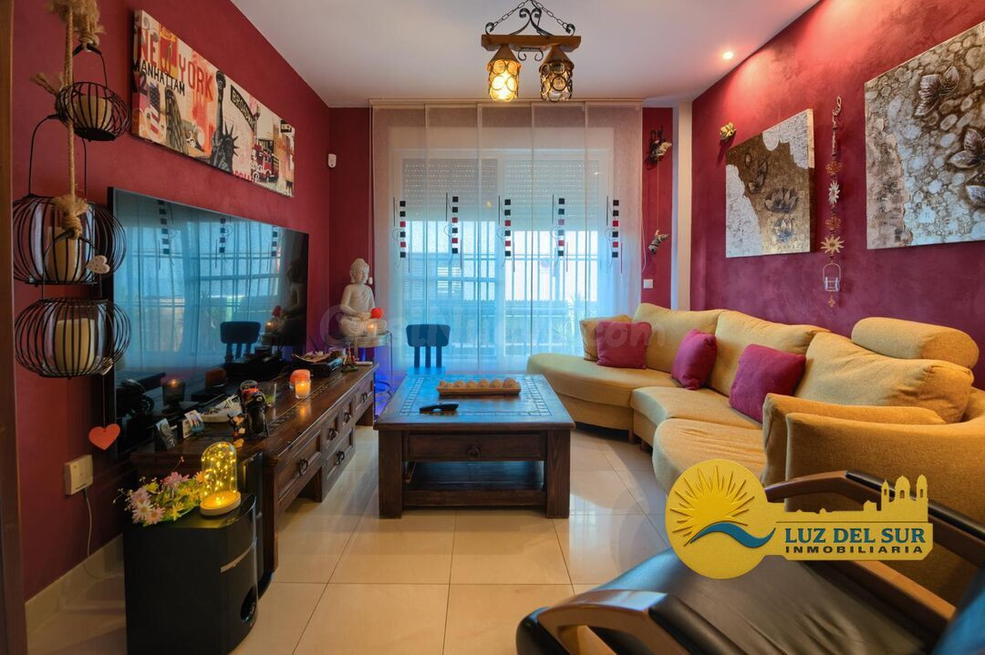 GRAN CHALET ADOSADO EN ZONA INMEJORABLE - foto 4