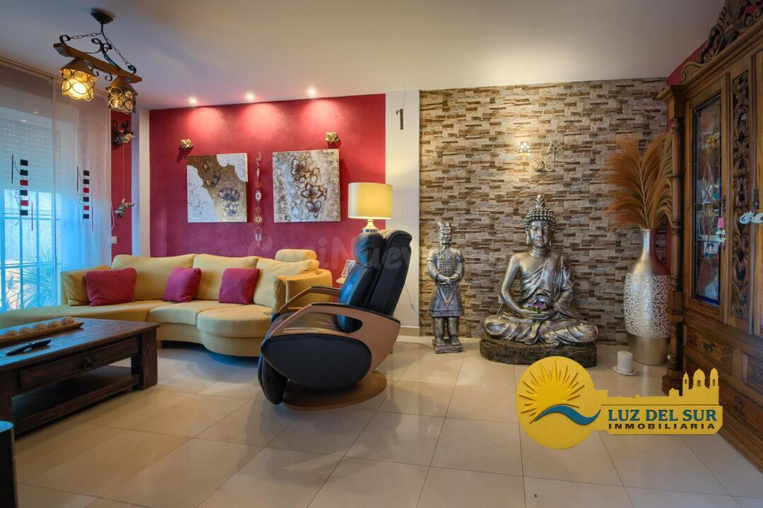 GRAN CHALET ADOSADO EN ZONA INMEJORABLE - foto 5