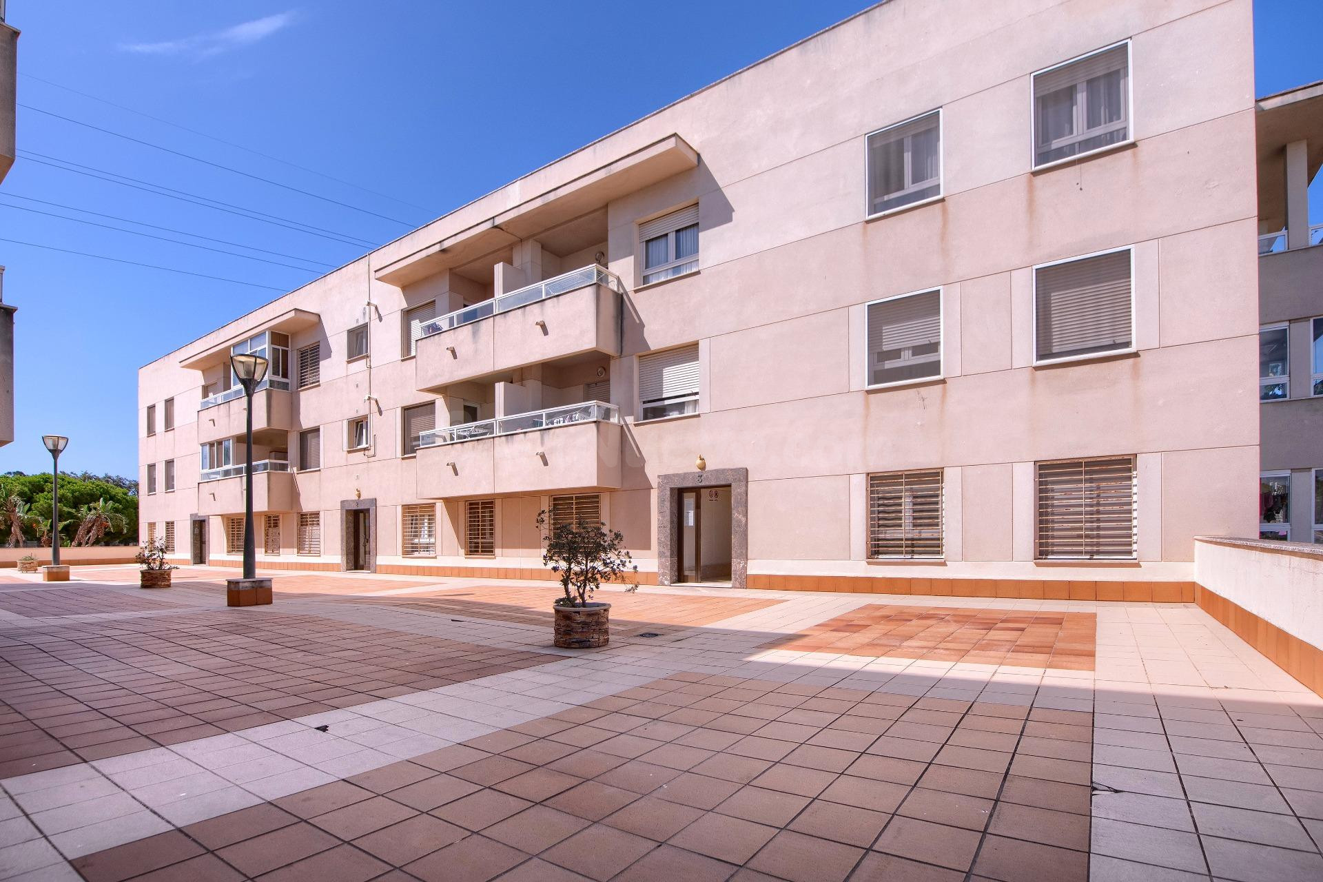 EXCLUSIVA LUZ DEL SUR: 3 dormitorios, patio y garaje junto al mar