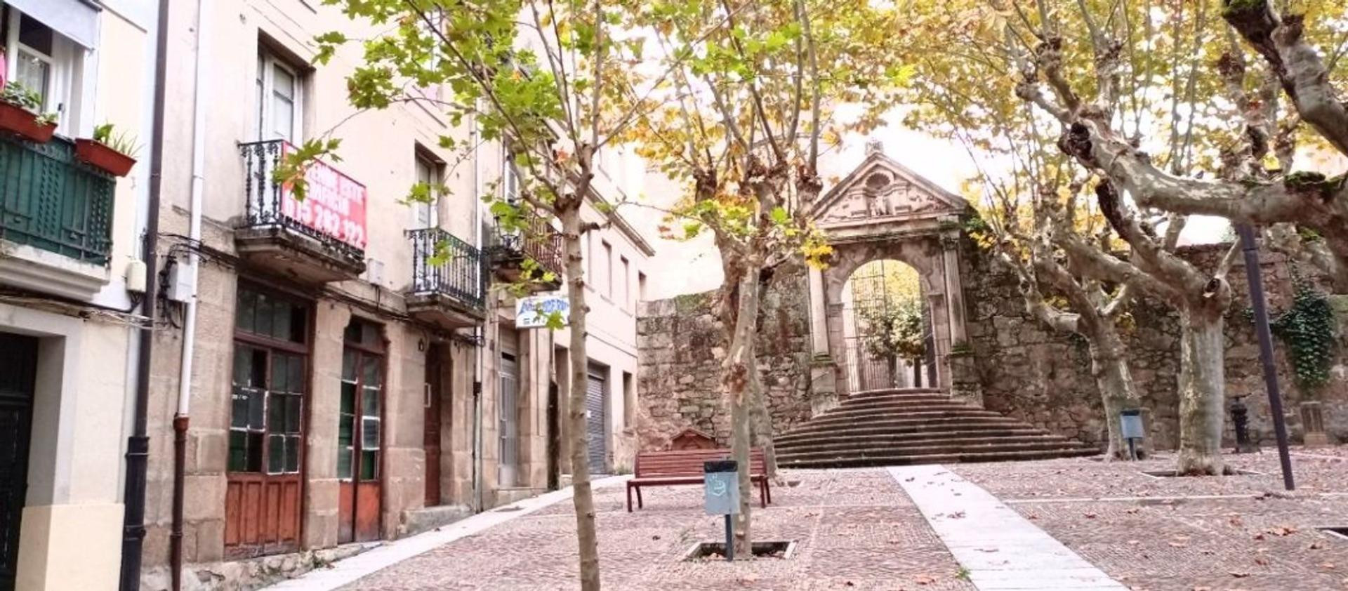 Edificio Céntrico en Ourense: Oportunidad para Inversores