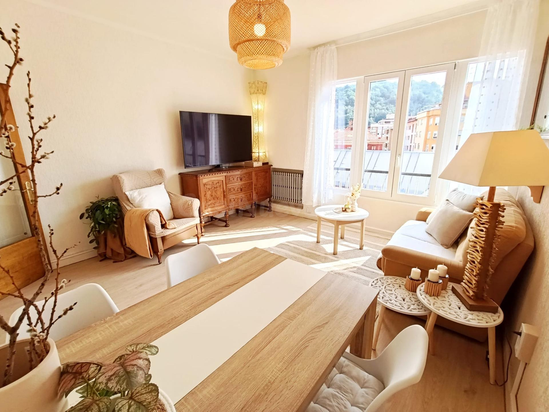 Espectacular Piso Reformado en el Corazón de Sama, Langreo - ¡Una Oportunidad Única por tan sólo 130.000€!