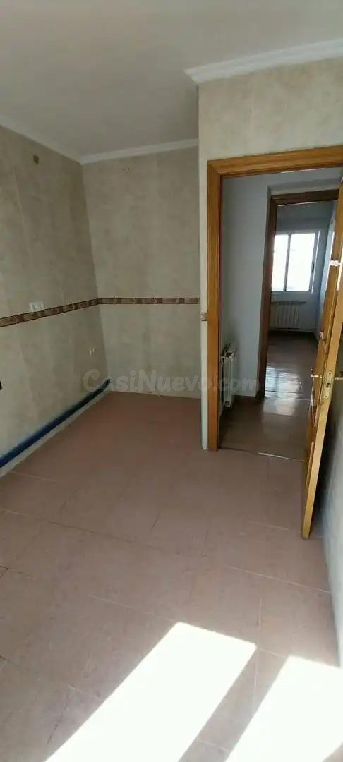 Amplio Piso Soleado en la Zona Sur de Burgos por solo 155.00