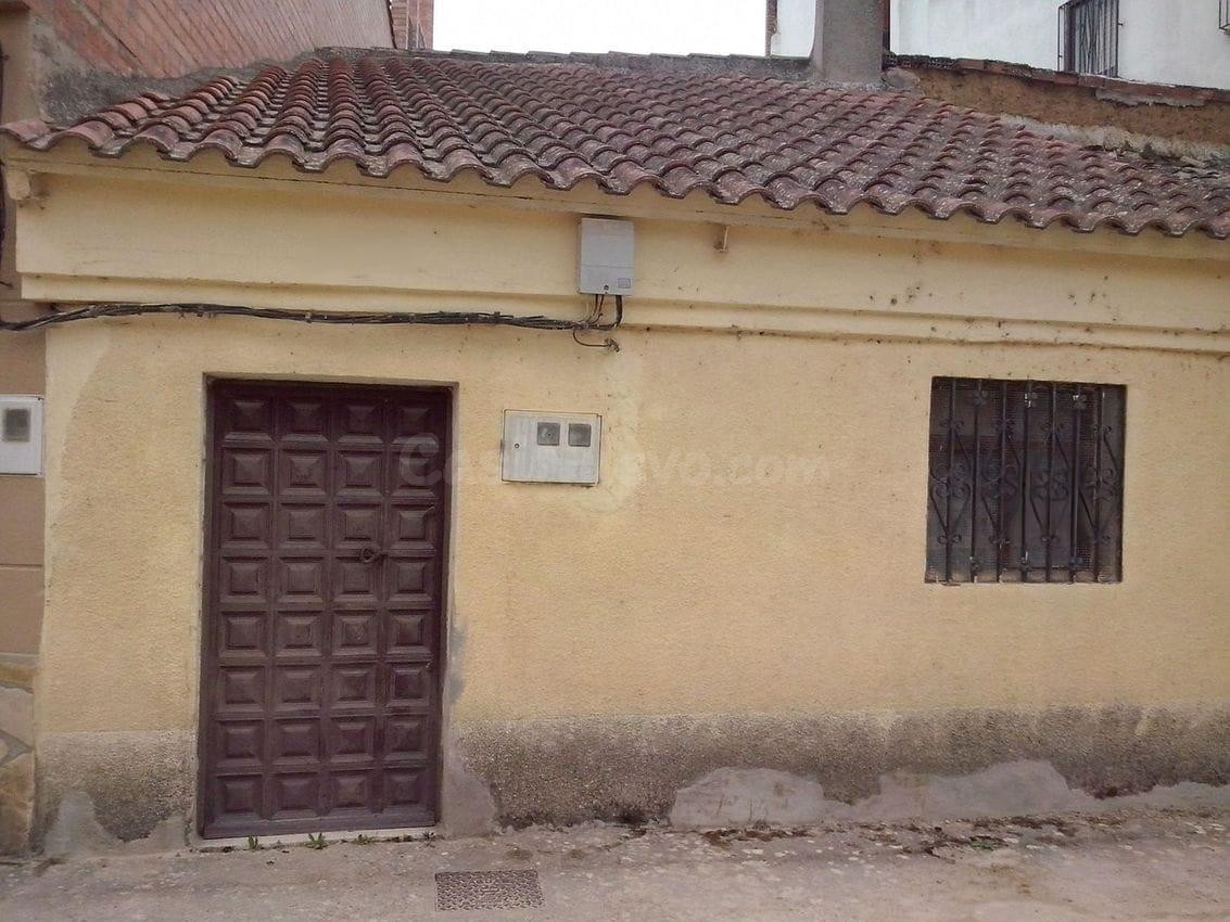 Se vende bodega-merendero con terreno y posibilidad de construir vivienda en MELGAR DE FERNAMENTAL