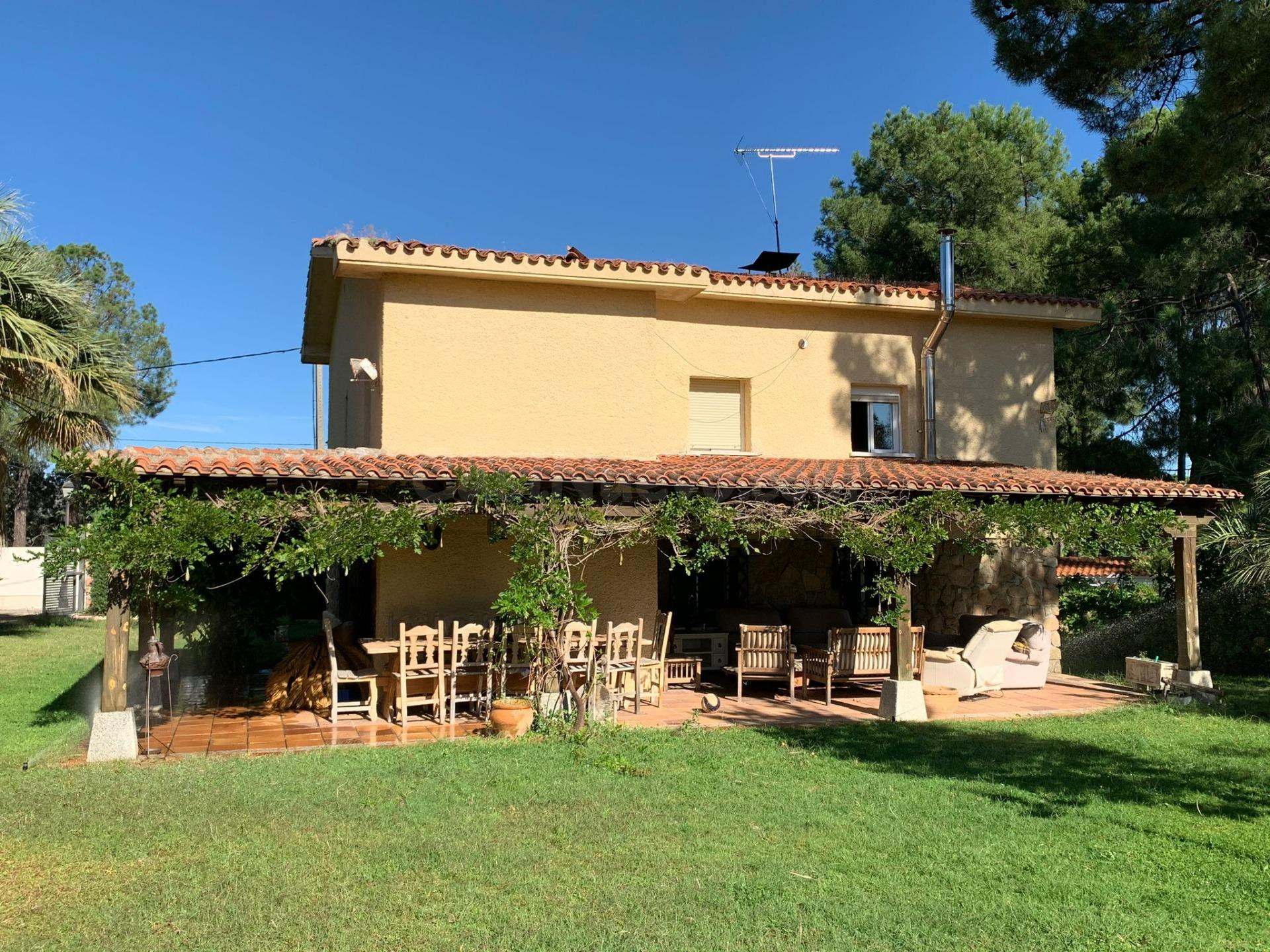 Chalet en San Ramón con 6.000 m2 de urbano y 100.000 m2 de rústico