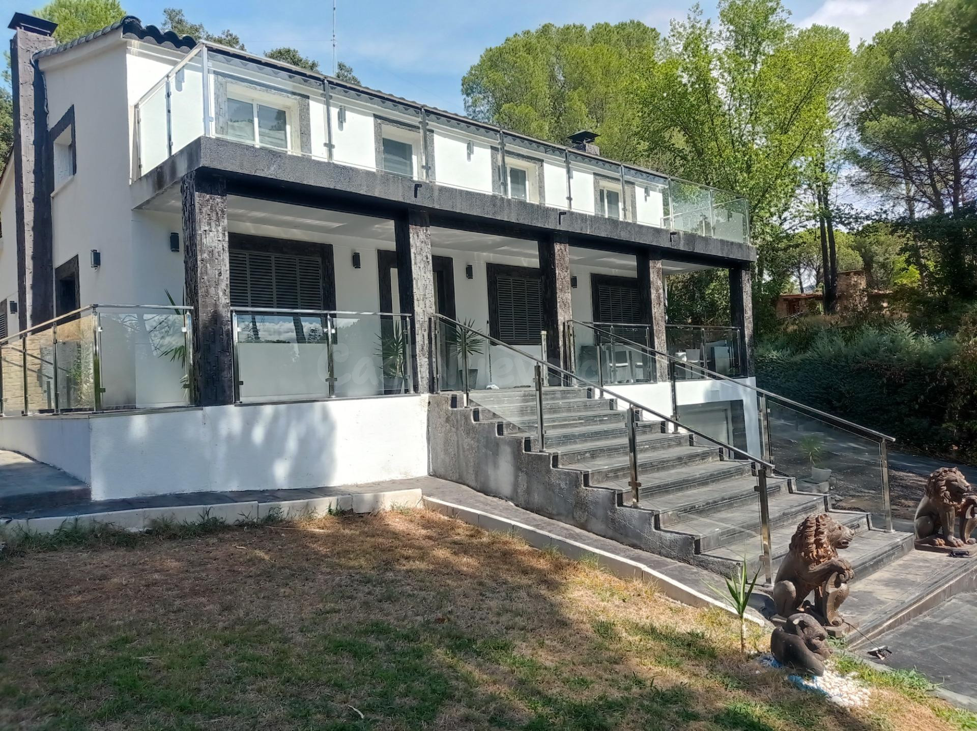 Chalet en San Ramón con 12.000 m2 de terreno y amarre inclui - foto 2