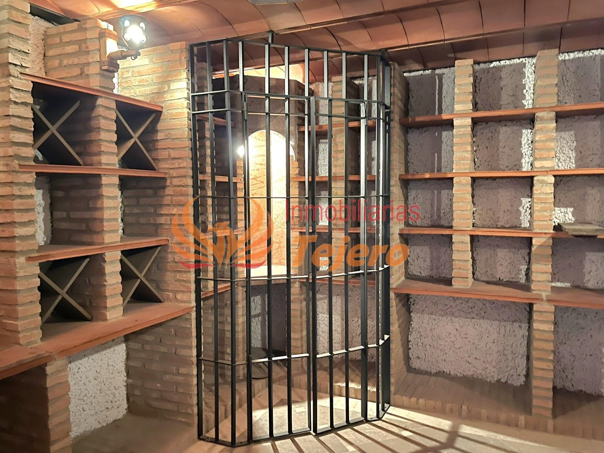 BODEGA EN ZONA CENTRO - CÁCERES -