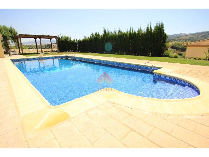 VENTA DE CASA DE CAMPO CERCA DE RONDA