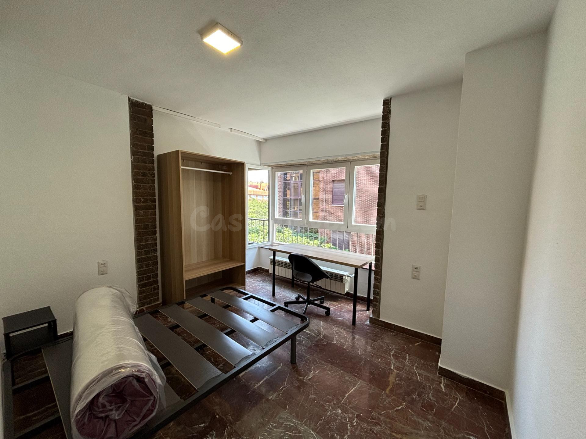 ¡FANTÁSTICA OPORTUNIDAD! SE ALQUILAN habitaciones A ESTUDIANTES, PARA EL PRÓXIMO CURSO 2026/2027, EN PISO SITUADO EN LA CALLE TRAJANO.