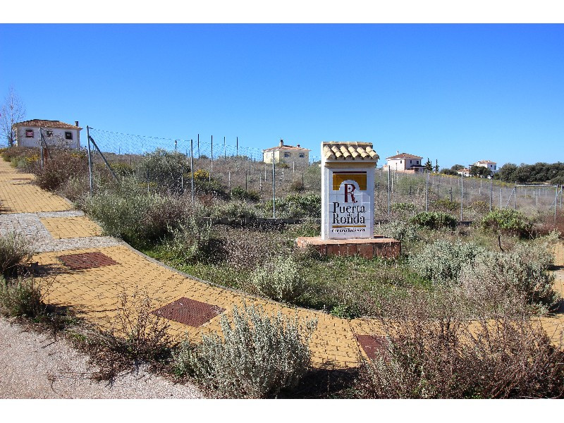 SE VENDEN PARCELAS URBANIZABLES EN URBANIZACIÓN LOS PICACHOS.