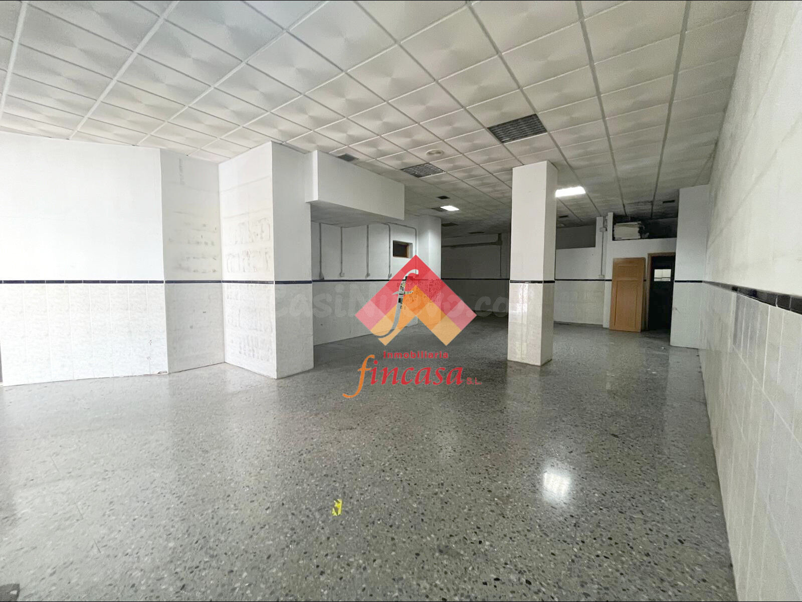¡SE ALQUILA LOCAL COMERCIAL EN AVENIDA DE MÁLAGA!