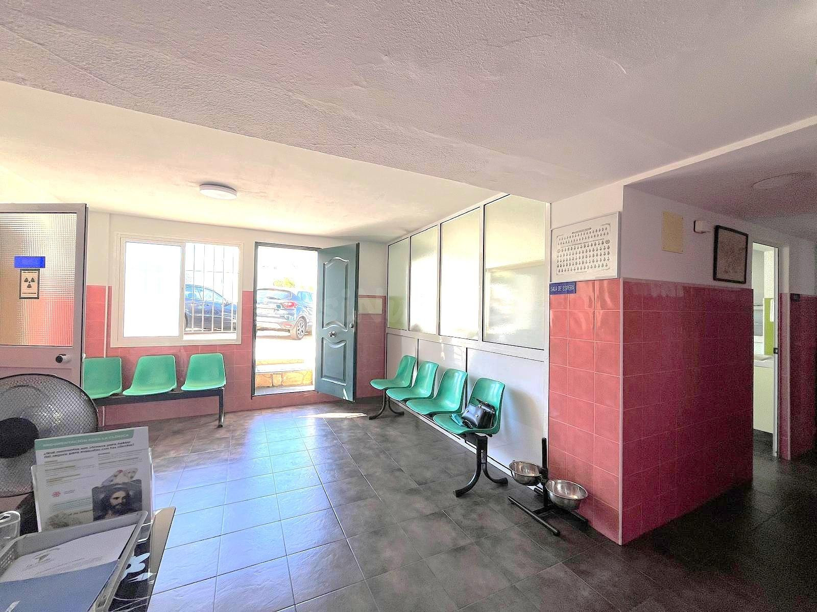 VENTA AMPLIO LOCAL COMERCIAL ARROYO DE LA MIEL