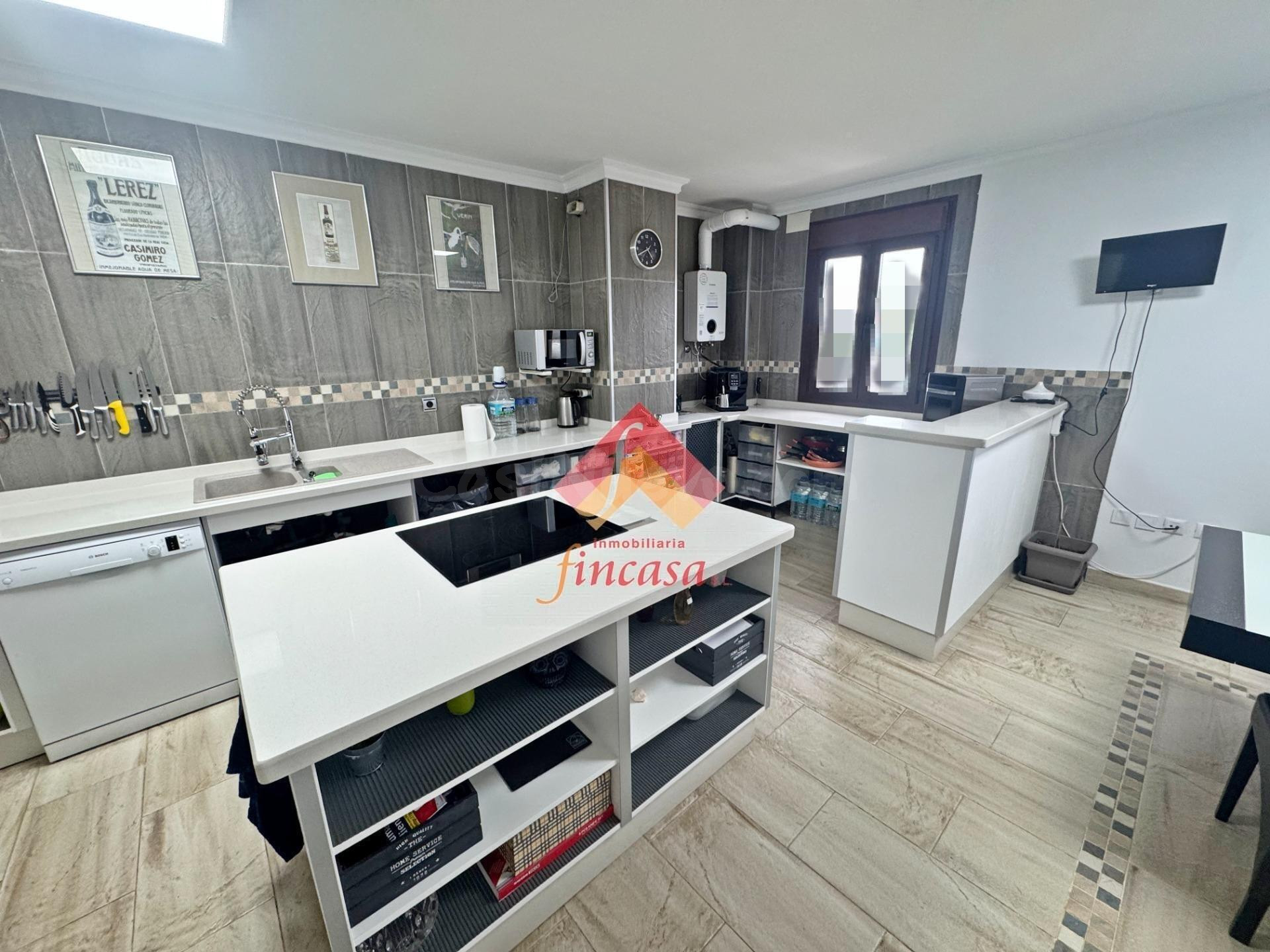 SE VENDE ESPECTACULAR PISO EN ZONA DE LA FERIA - foto 2