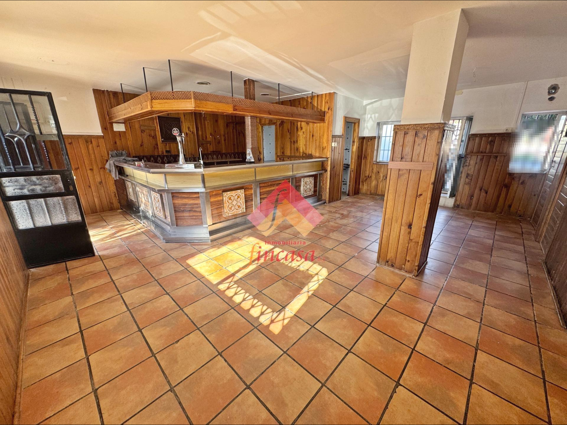SE VENDE LOCAL COMERCIAL EN ZONA CENTRO