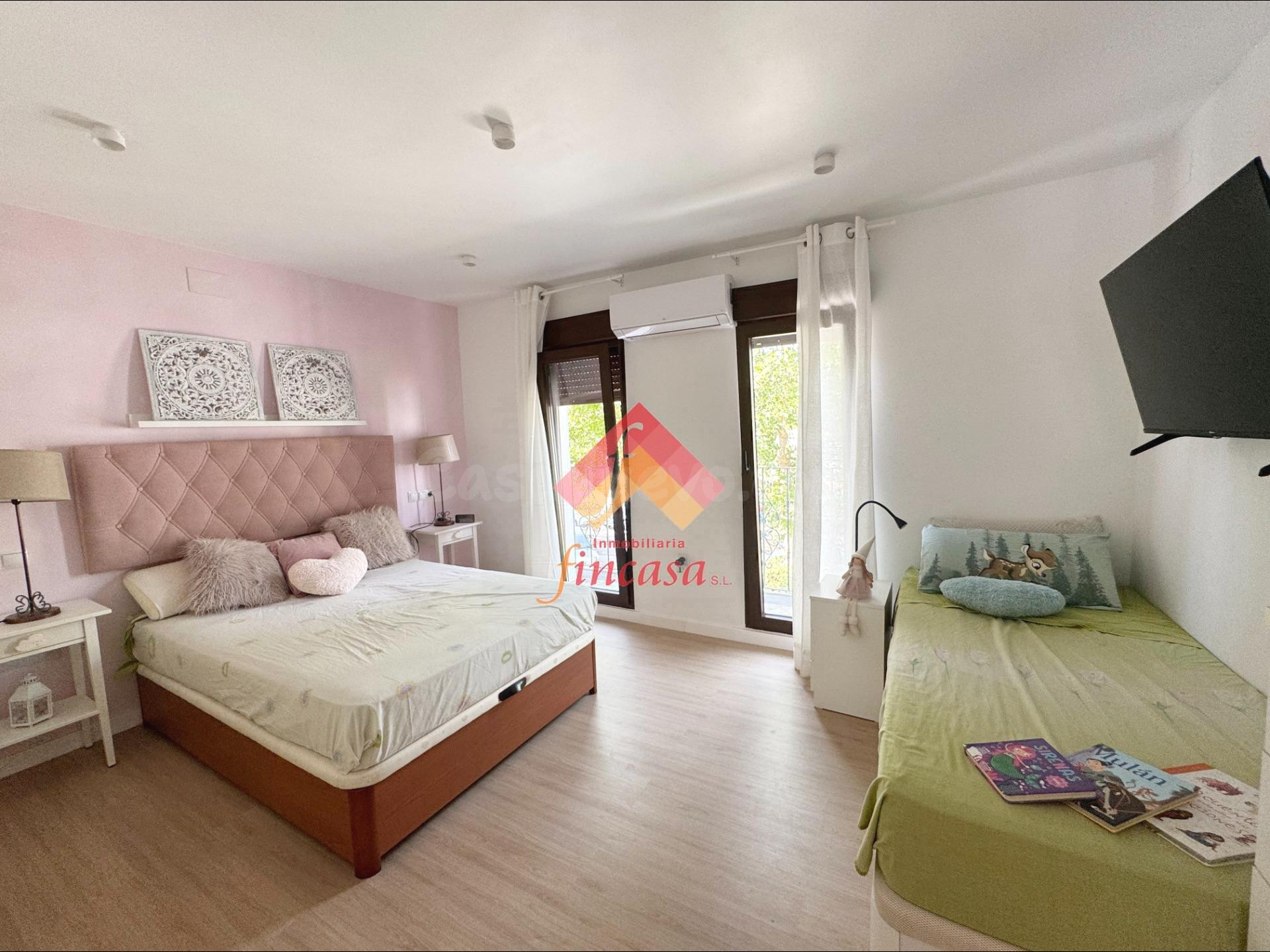 ESTUPENDA CASA CON AMPLIA TERRAZA - foto 3