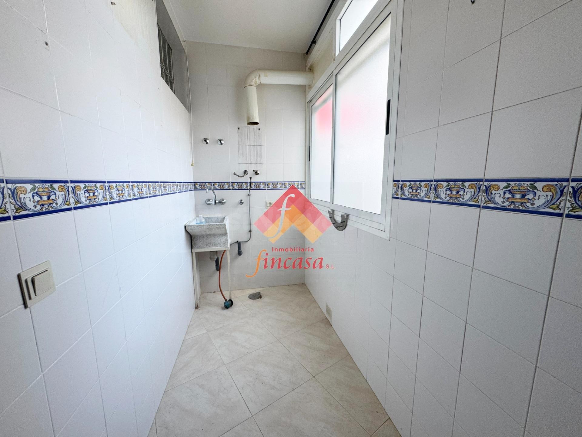 VENTA DE AMPLIO PISO EN EL CENTRO - foto 3