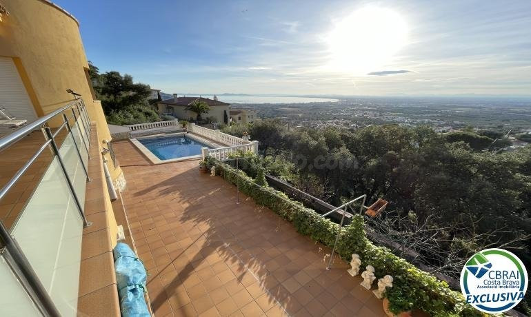MAGNIFICA VILLA CON PISCINA EN MAS FUMATS