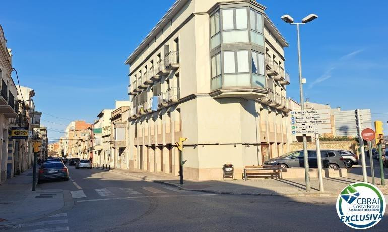 Gran local a cinco minutos de la Rambla de Figueres. - foto 2