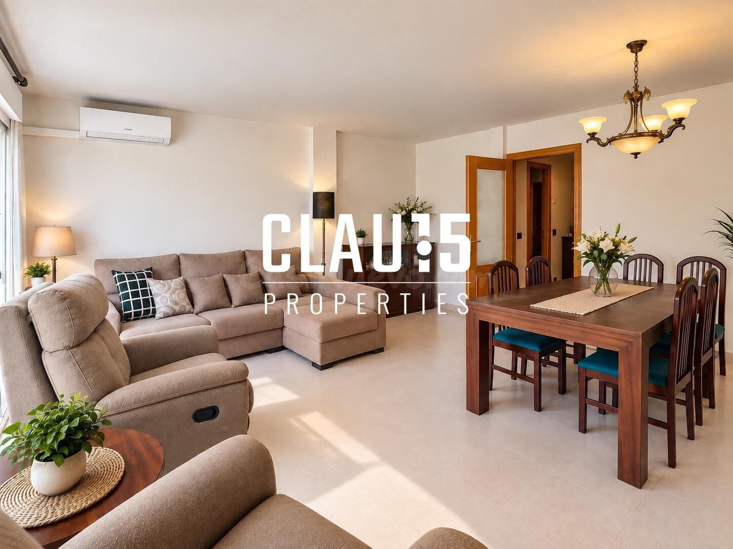 Ático dúplex en venta con terraza y vistas al mar en pleno c