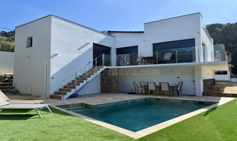 VILLA REFORMADA CON LICENCIA TURÍSTICA