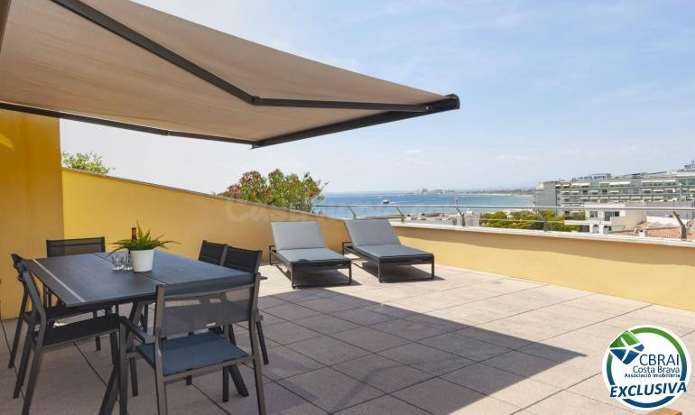 Ático en 1º línea con solárium, preciosas vistas y licencia  - foto 2