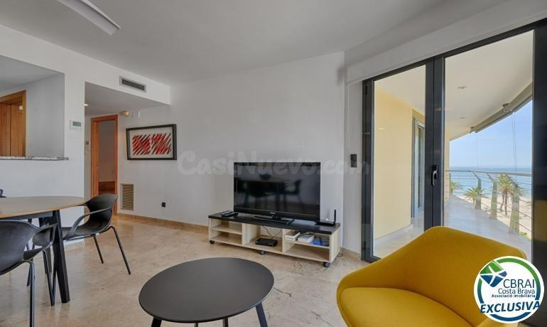 Ático en 1º línea con solárium, preciosas vistas y licencia  - foto 3